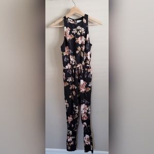 A&F - Floral printed jumpsuit - size S